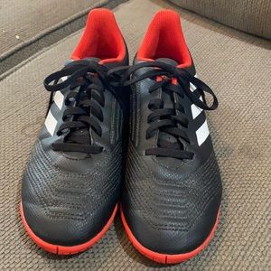 Indoor soccer cleats